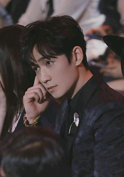 朱一龙高清照片,魅力四溢，演绎不凡风采